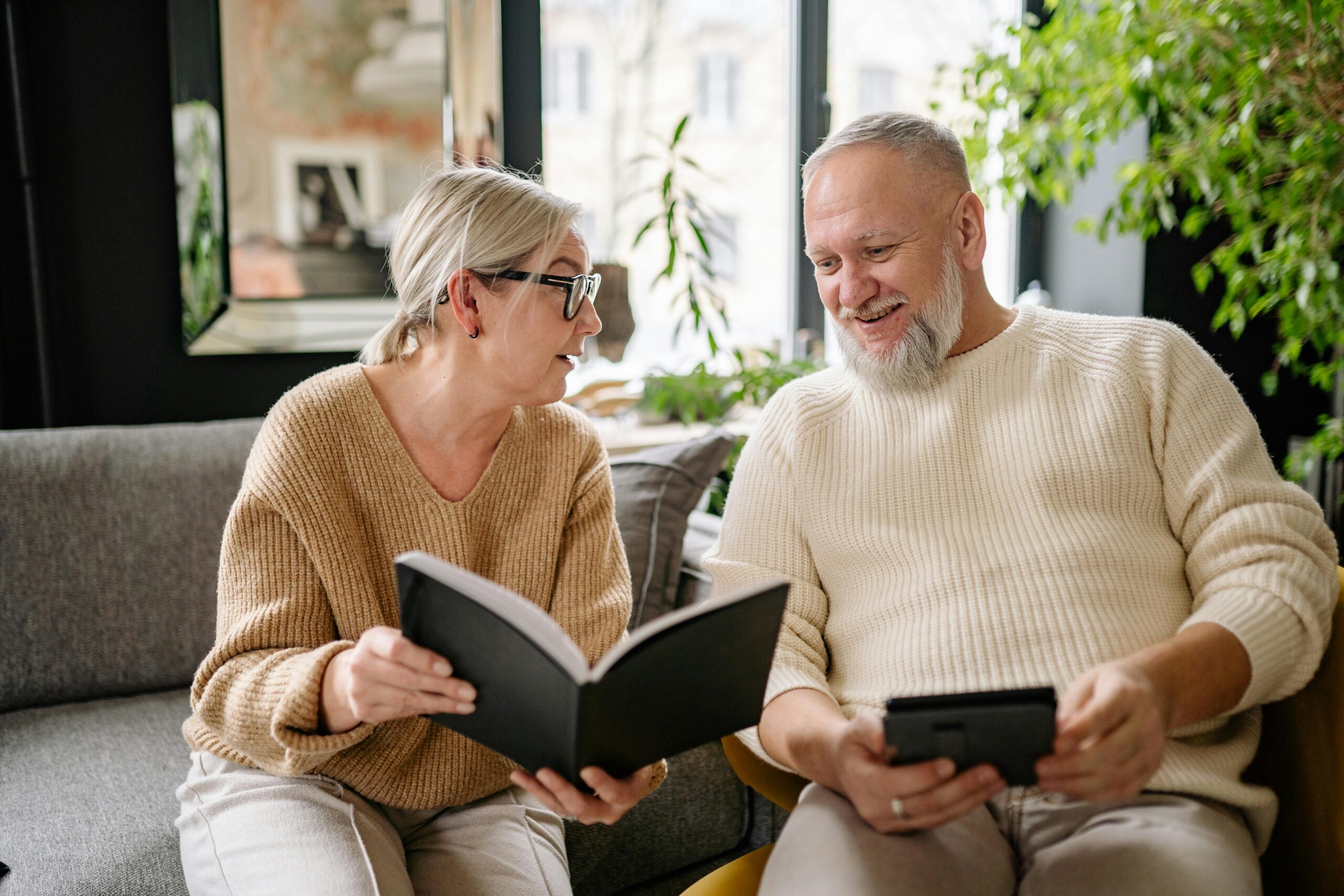 resident asking questions to senior living community